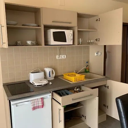 Balaton Apartmanhaz דירה *