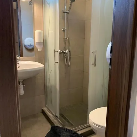 Balaton Apartmanhaz דירה *