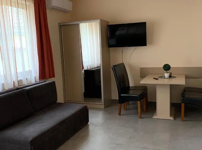 Balaton Apartmanhaz *