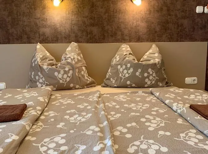 شقة Balaton Apartmanhaz *
